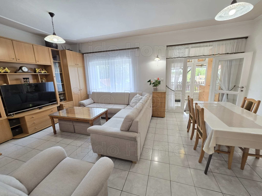 Balatoni családi ház Vonyarcvashegyen eladó