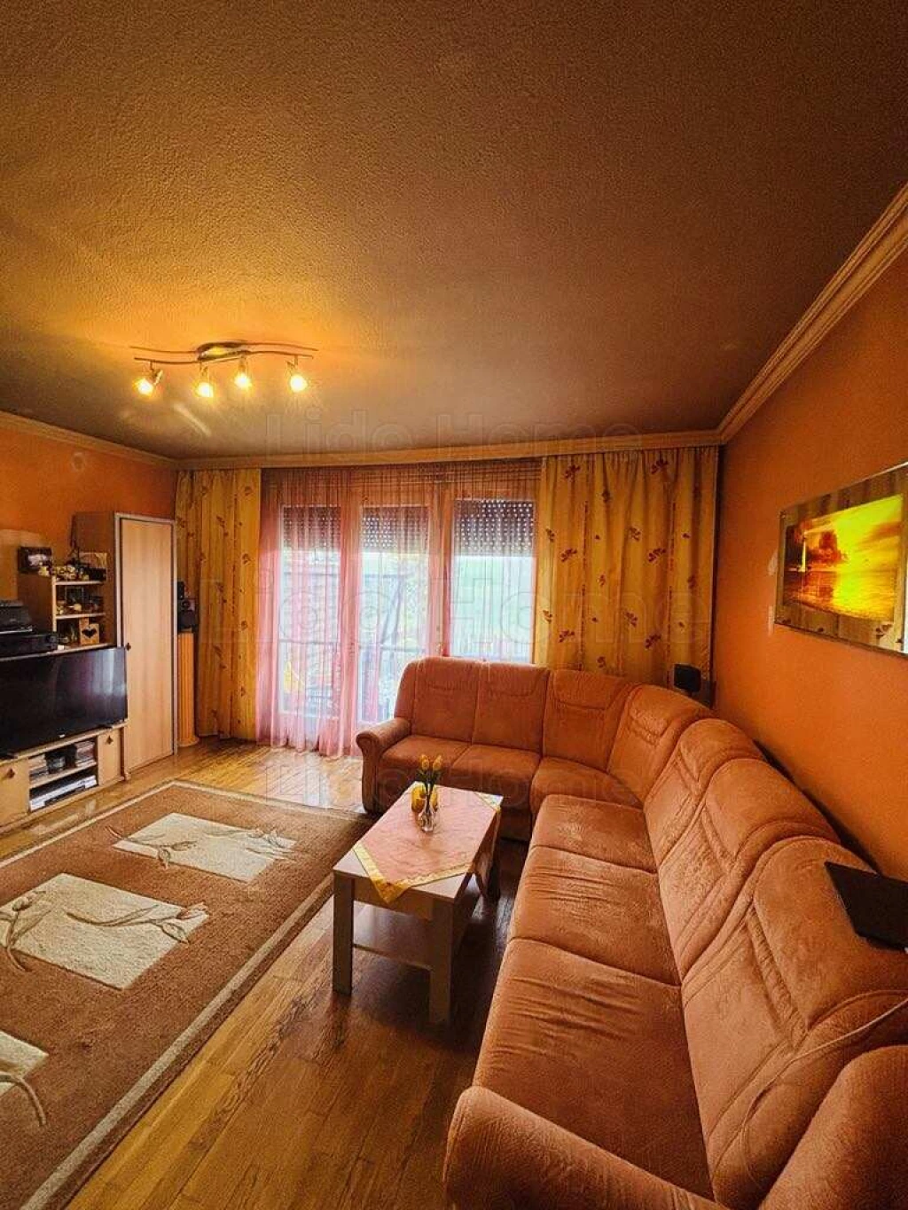 Keszthely frekventált részén nyaraló eladó!