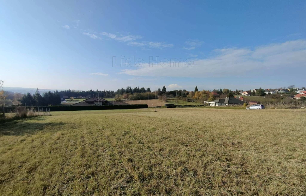 Cserszegtomajon lakóövezeti telek eladó.