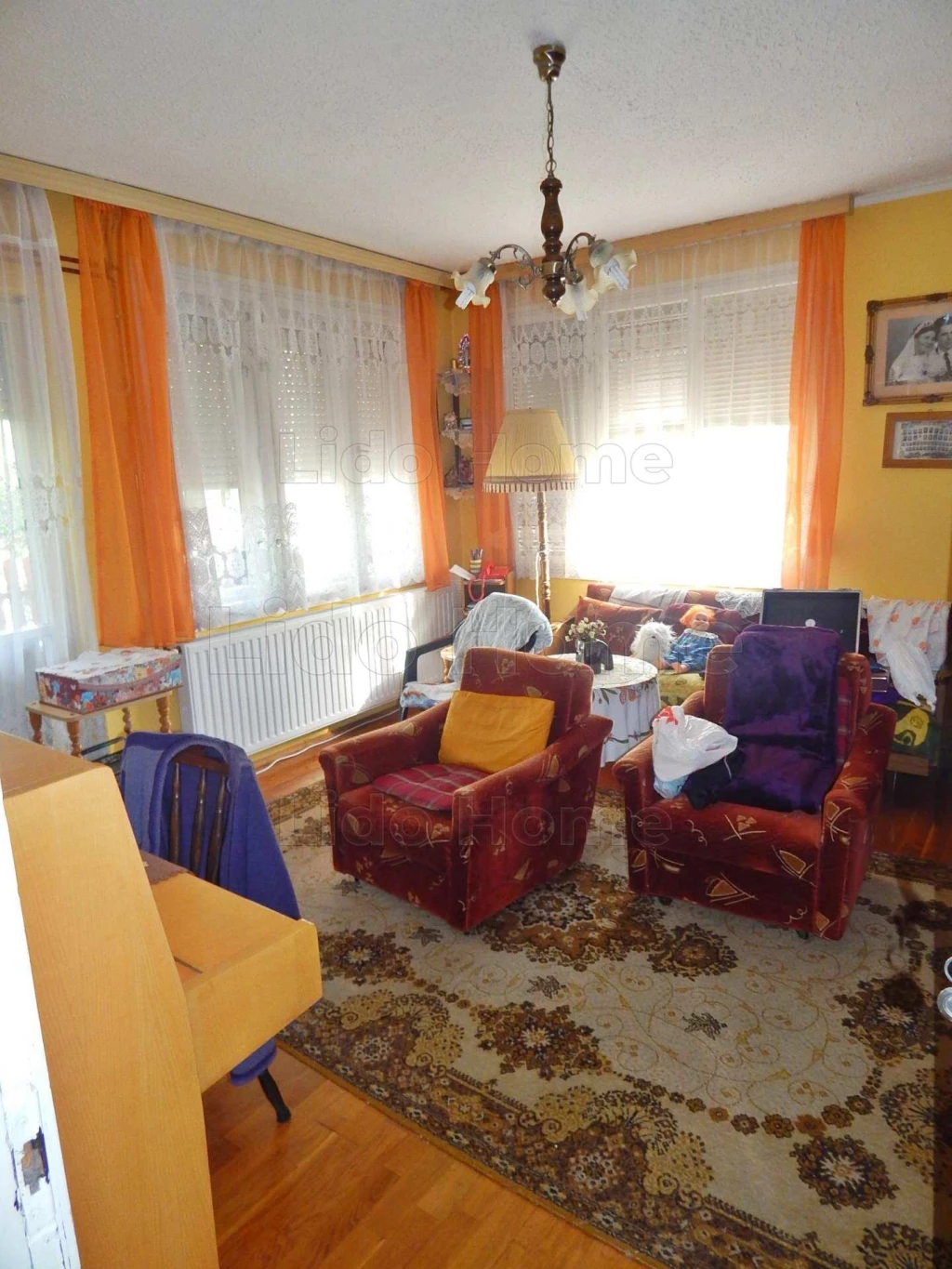 Keszthelyen Balaton közei családi ház eladó.