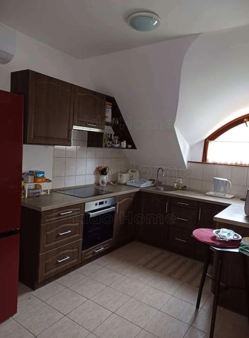 Alsópáhokon első emeleti panorámás lakás eladó!