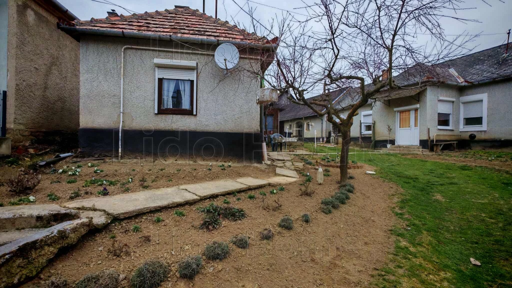 Eladó Családi ház, pajta, istálló a festői szépségű Kallósdon