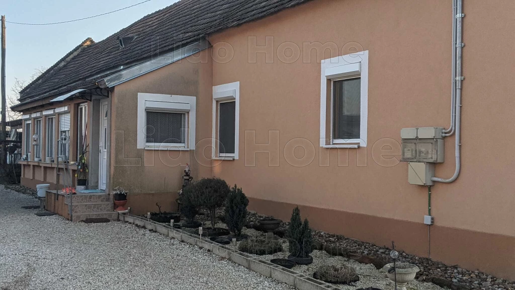 Eladó családi ház, Lesenceistvánd