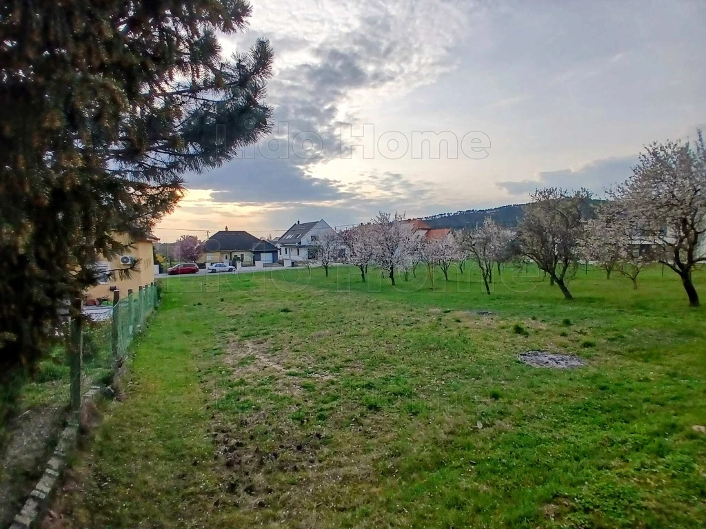 BALATONGYÖRÖKÖN lakóövezeti, belterületi építési telek ELADÓ!