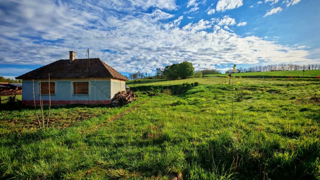 Eladó családi ház nagy területen a szépséges Zalai Völgyben elhelyezkedő Tilajon.