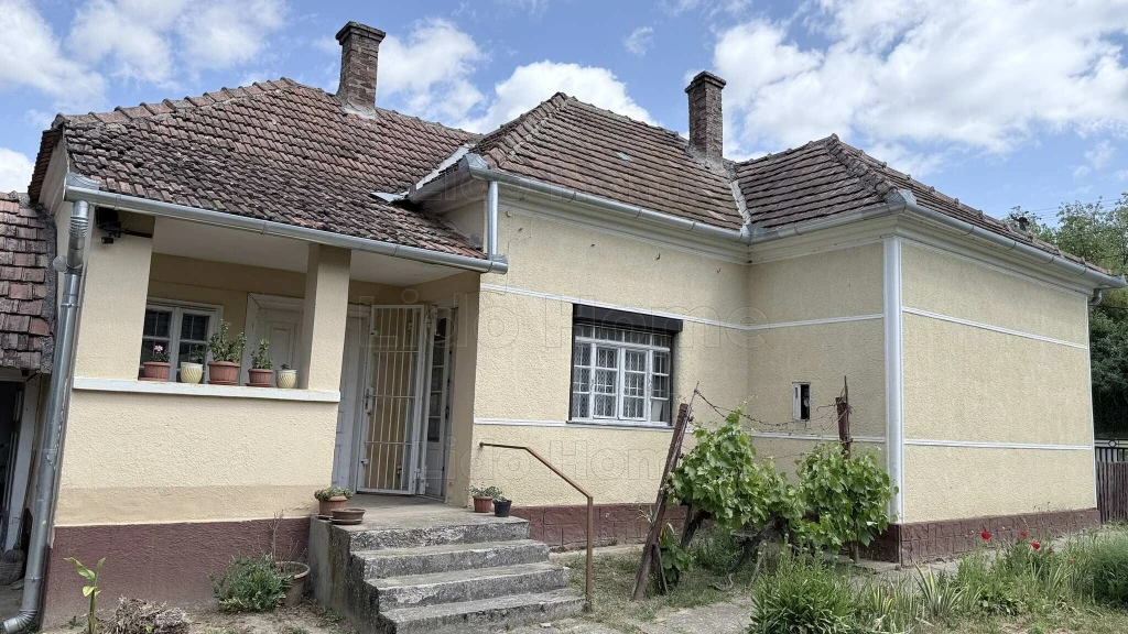 Eladó felújítandó CSALÁDI HÁZ Nagyszakácsiban.