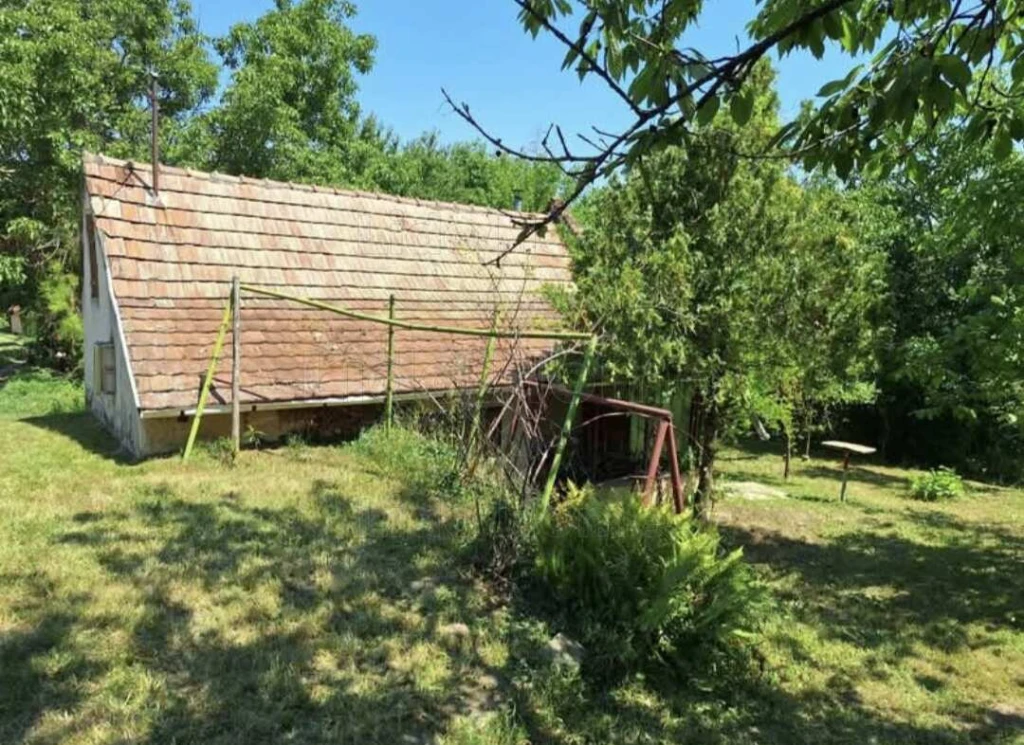 Sümegcsehi szőlőhegyen zártkerti pince ELADÓ!