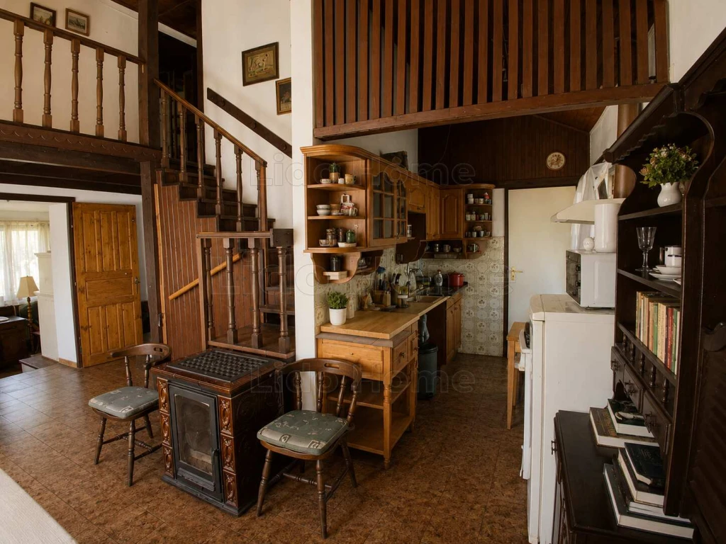 A LIDO HOME KESZTHELY eladásra kínálja a Balaton parthoz közeli, VONYARCVASHEGYI CSALÁDI HÁZÁT .