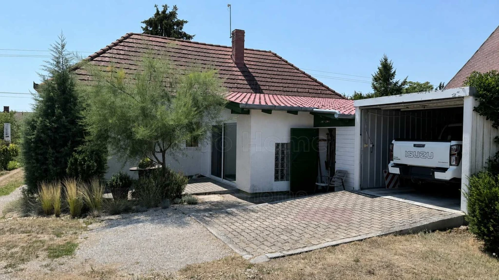 Eladó földszintes CSALÁDI HÁZ Vonyarcvashegyen.