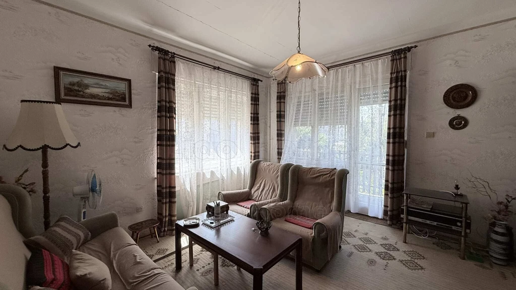 Eladó130 m²-es, kétszintes, KÉTGENERÁCIÓS családi ház Hévízen.