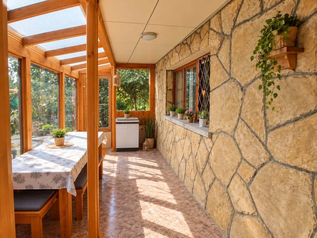 HÉVÍZEN TÖBB SZOBÁS, ÖSSZKOMFORTOS CSALÁDI HÁZ GARÁZZSAL, KÉT KÜLÖNÁLLÓ APARTMANNAL ELADÓ!