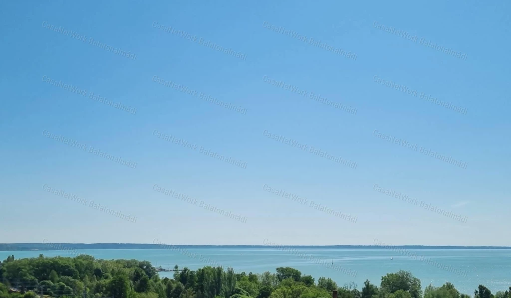 Eladó belvárosi, panorámás villaépület Balatonalmádiban!