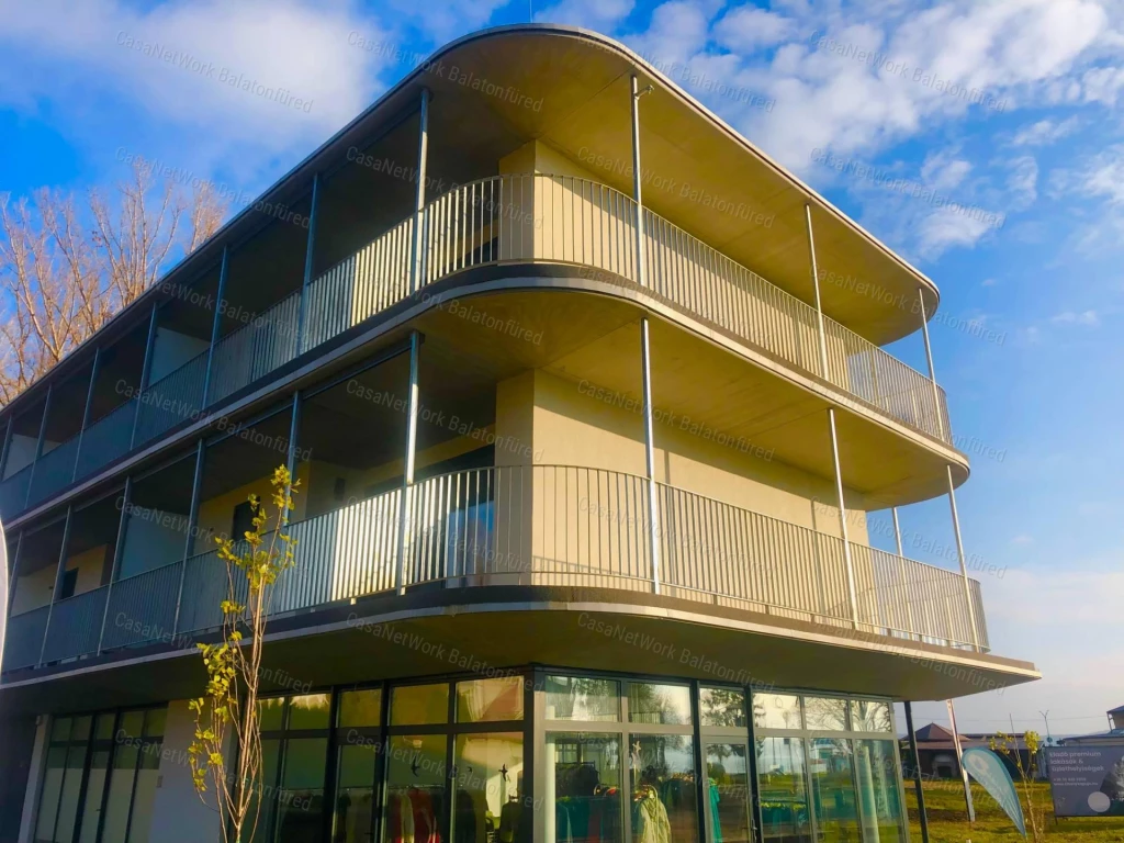 50 méterre a Balaton partjától
