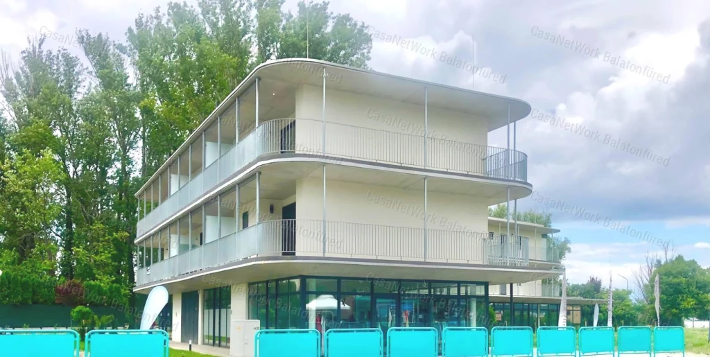 50 méterre a Balaton partjától