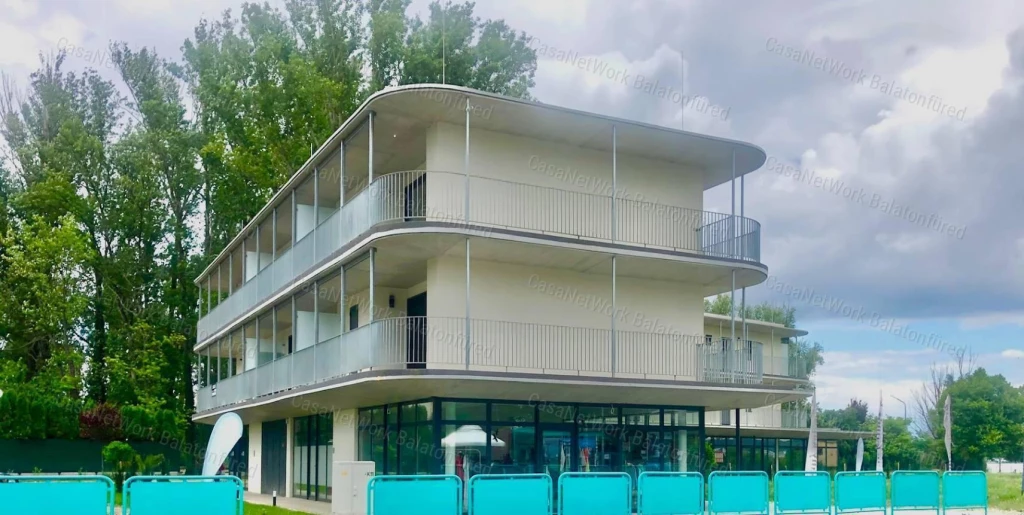 50 méterre a Balaton partjától