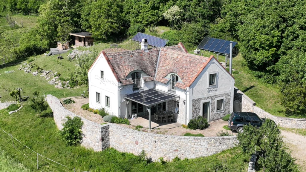 2 ha öko-birtok a Balaton-felvidéki  Nemzeti Park tetején