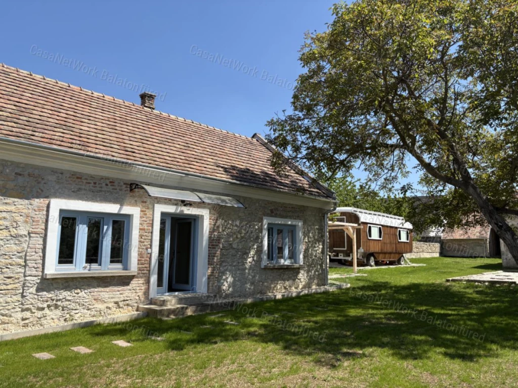 Eladó családi ház, bisztró, vendégház, pajta, istálló Vöröstón