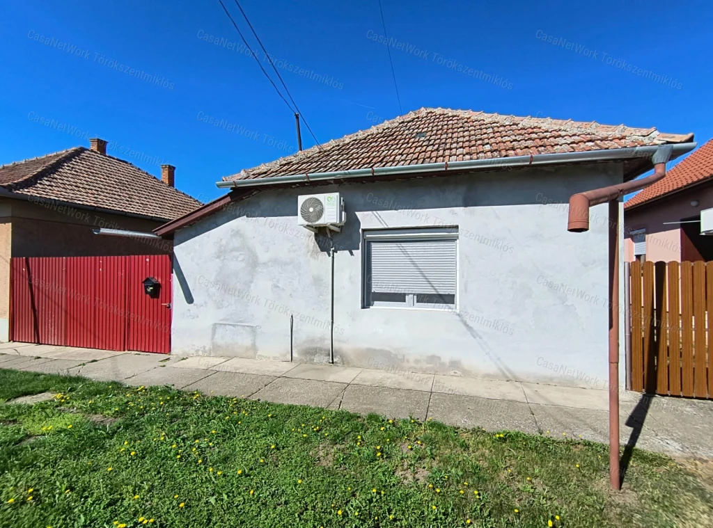 Eladó családi ház Fegyvernek központjában!