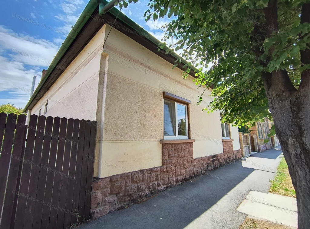 Eladó családi ház Törökszentmiklóson a Városközpontban!