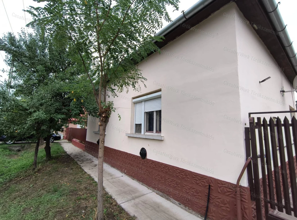 Eladó kétgenerációs családi ház Törökszentmiklóson!