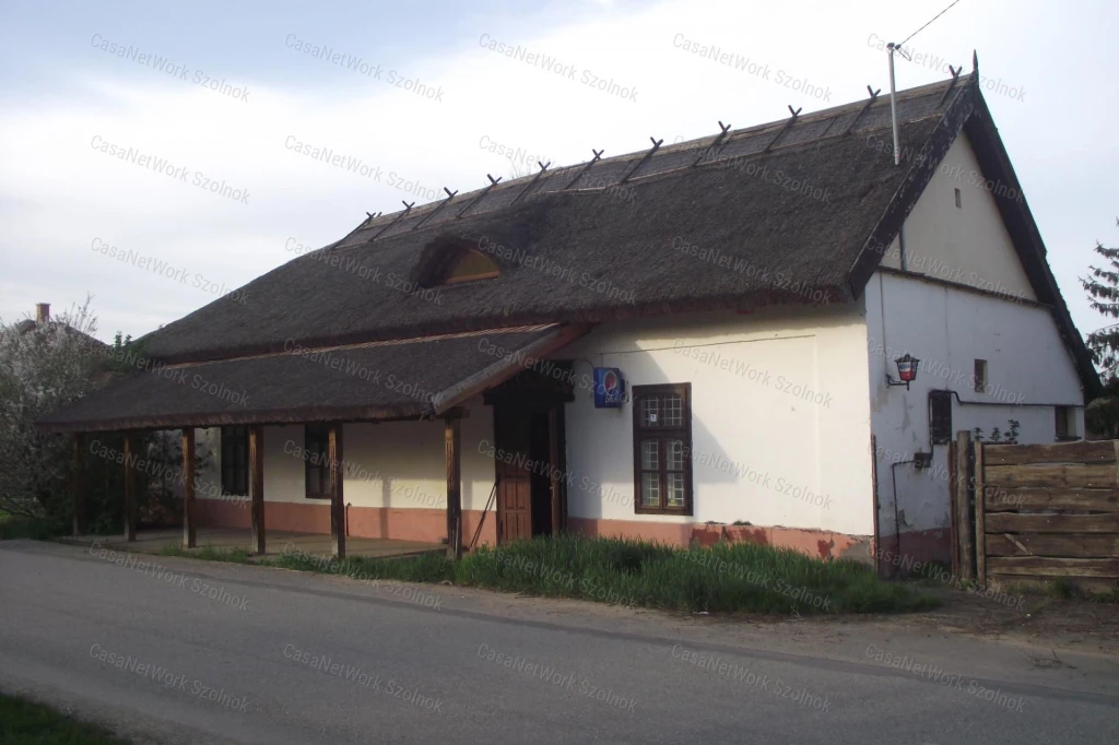 Eladó családi ház Tiszaroff központjában!