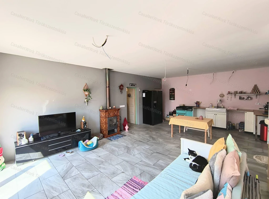 Eladó családi ház Fegyverneken!