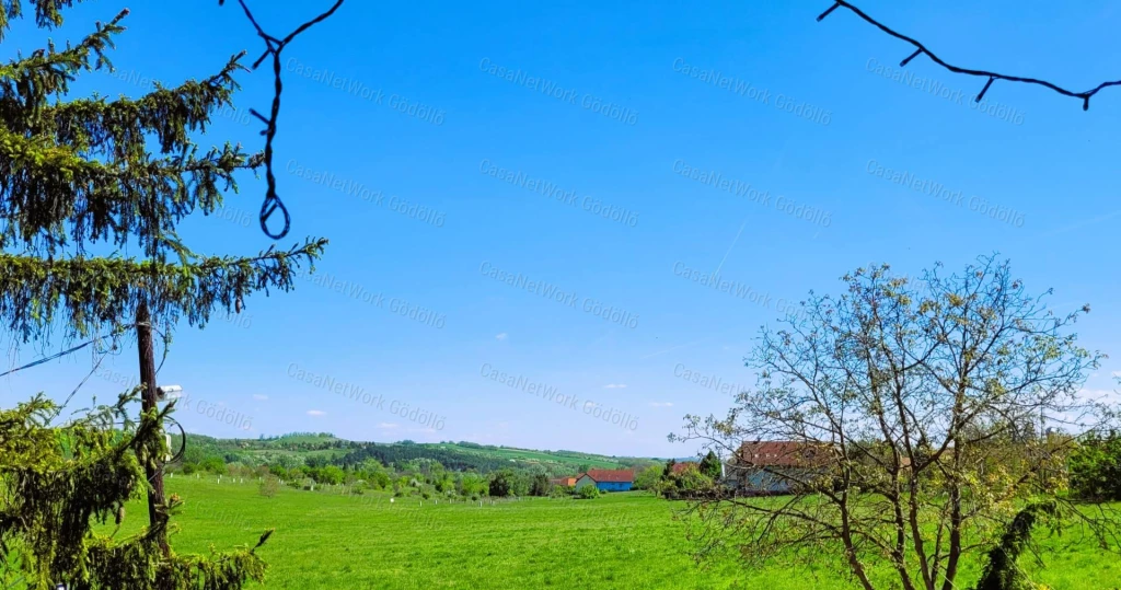 Kétszintes családi ház gyönyörű kilátással, zöldövezetben