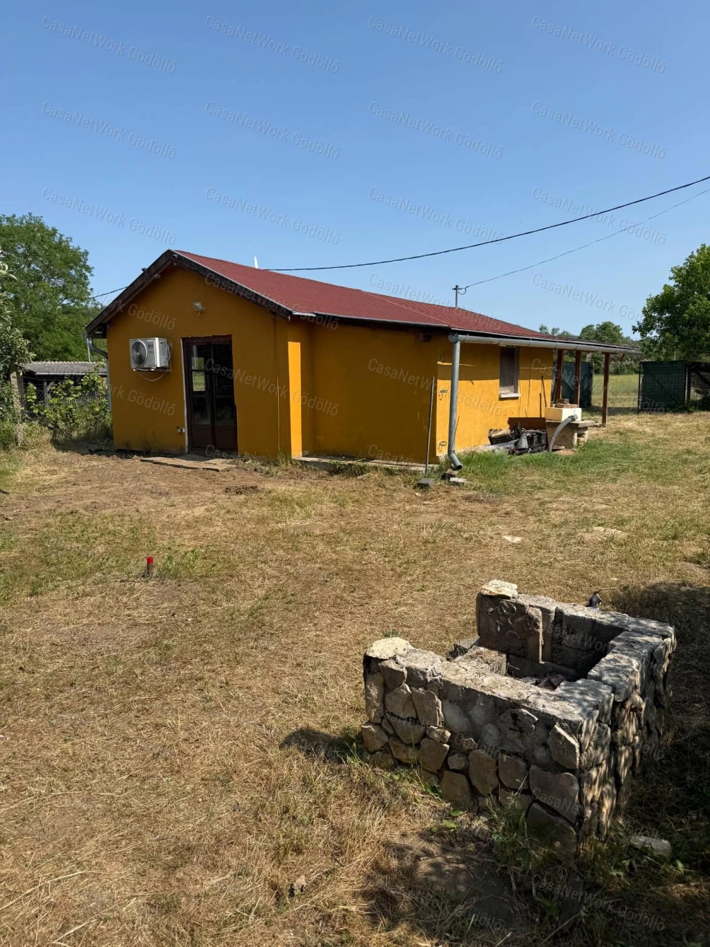 Zártkerti ingatlan, lakható kis házzal
