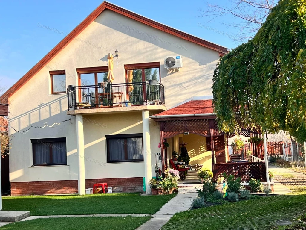 Jó elsoztású, tágas otthon Fót szívében