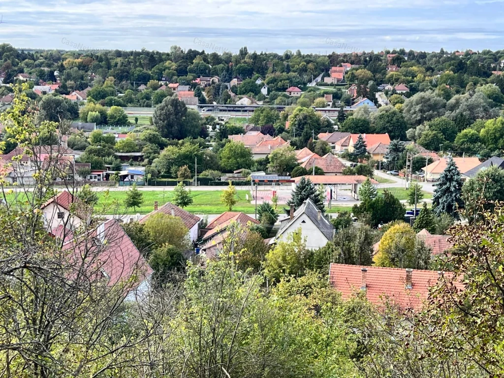 1 hektár a városban, lélegzetelállító panorámával