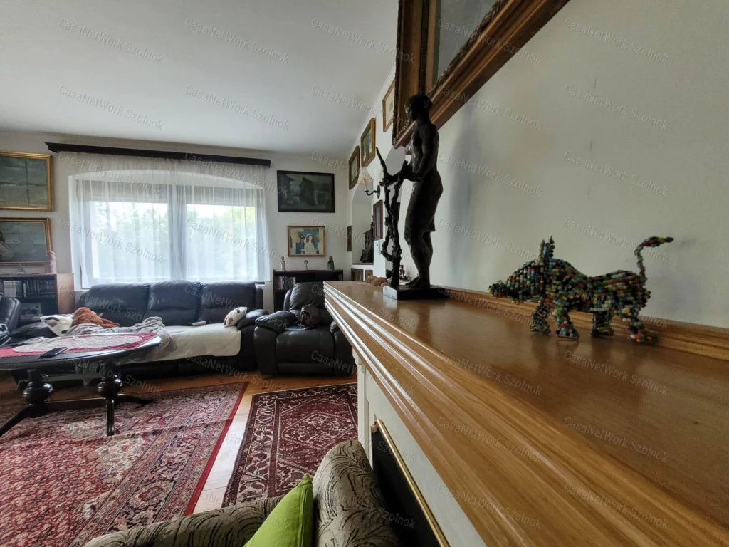 Elegáns, prémium családi ház gyönyörű kerttel