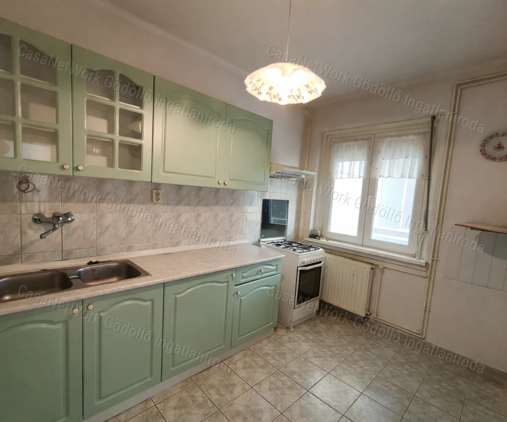 Élhető családi ház csendes kerttel