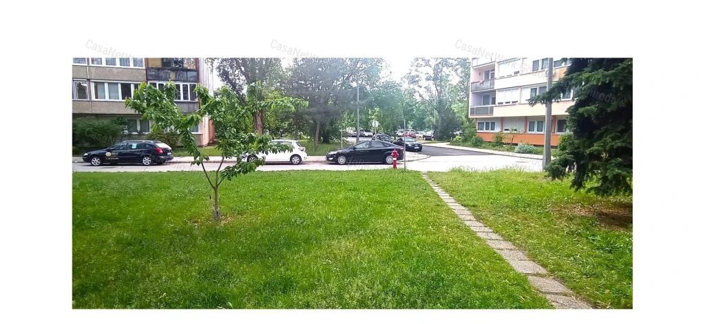 Földszinti lakás park mellett