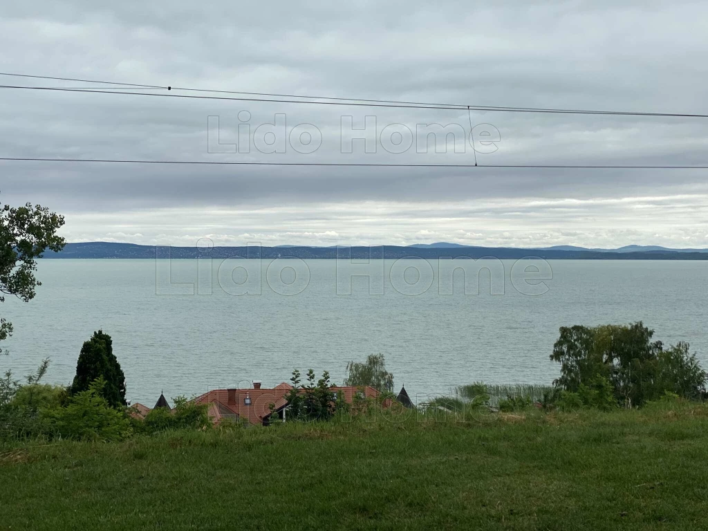 Panorámás telek Balatonvilágoson!