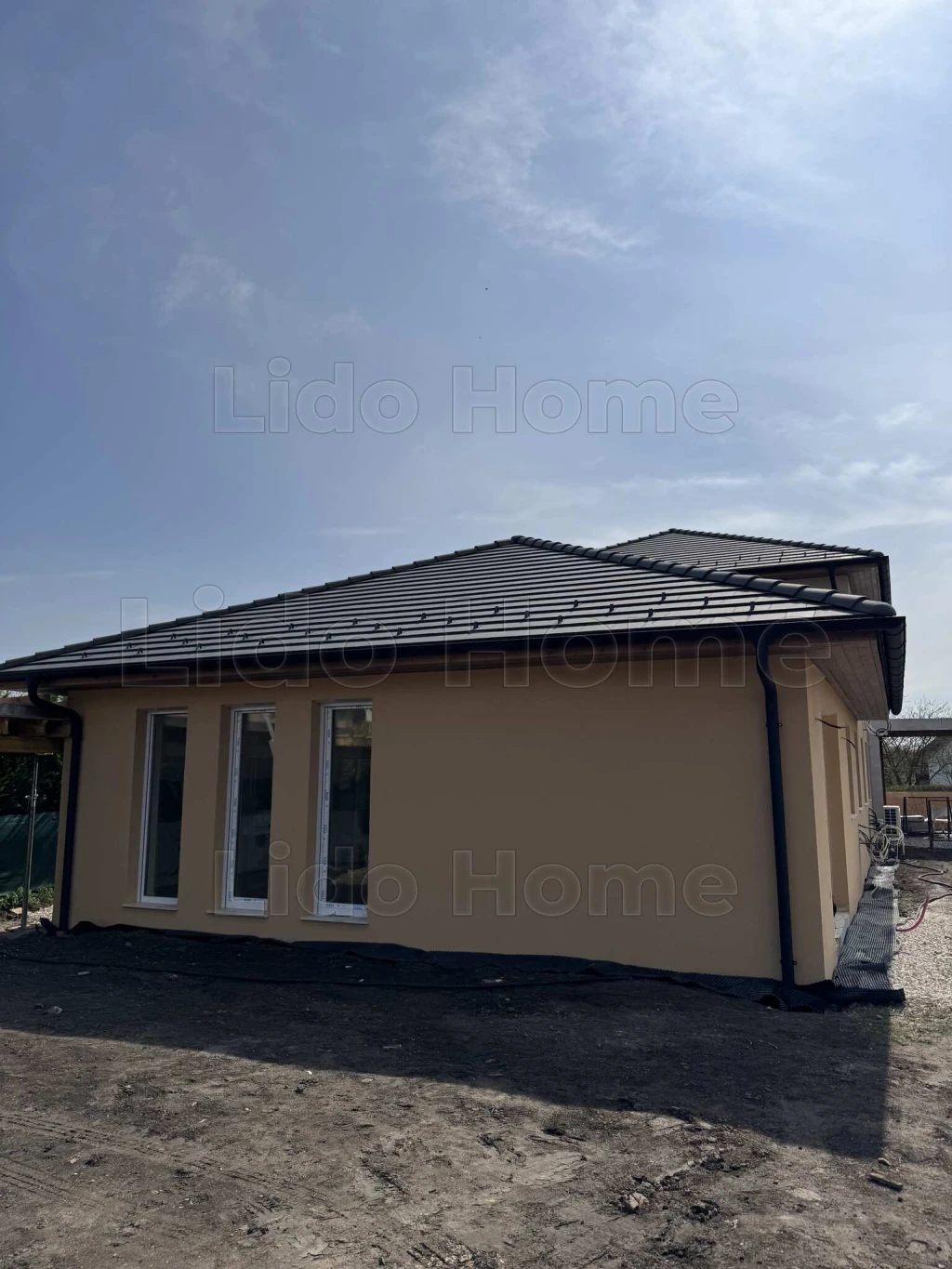 Kertkapcsolatos új építésű lakás Lepsényben!