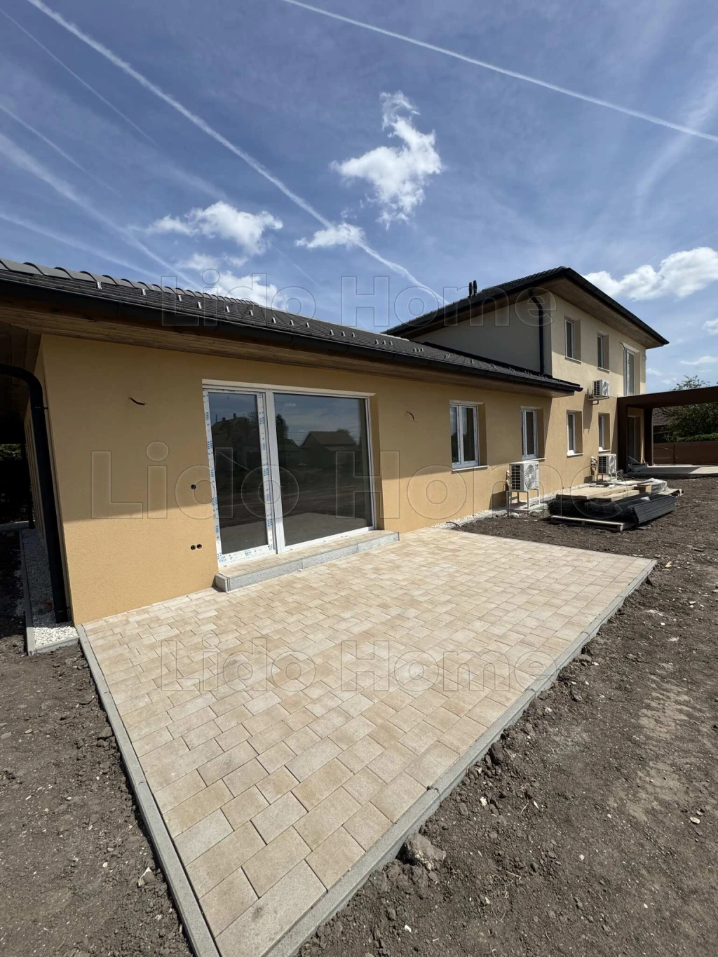 Kertkapcsolatos új építésű lakás Lepsényben!