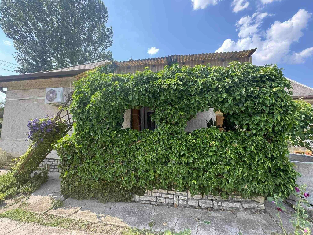 Eladó családi ház Balatonfőkajáron!