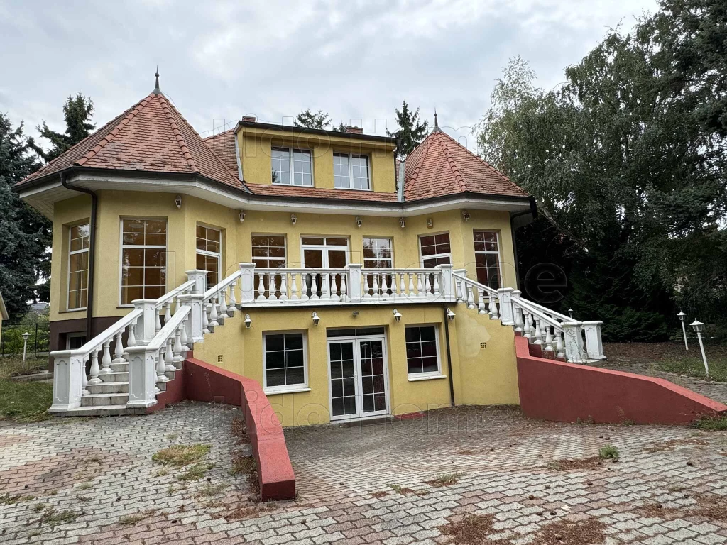 Impozáns, tágas lakóház Siófokon!