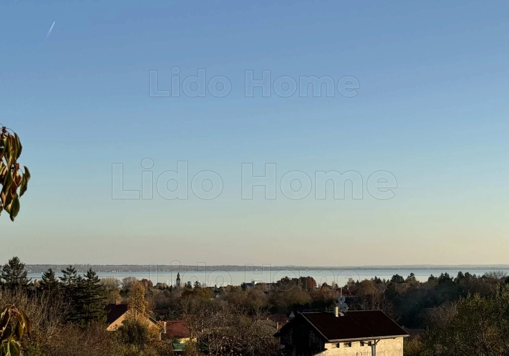 Tágas, medencés luxusház Balatonkenesén!