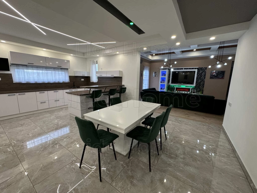 Tágas egyszintes lakóház!