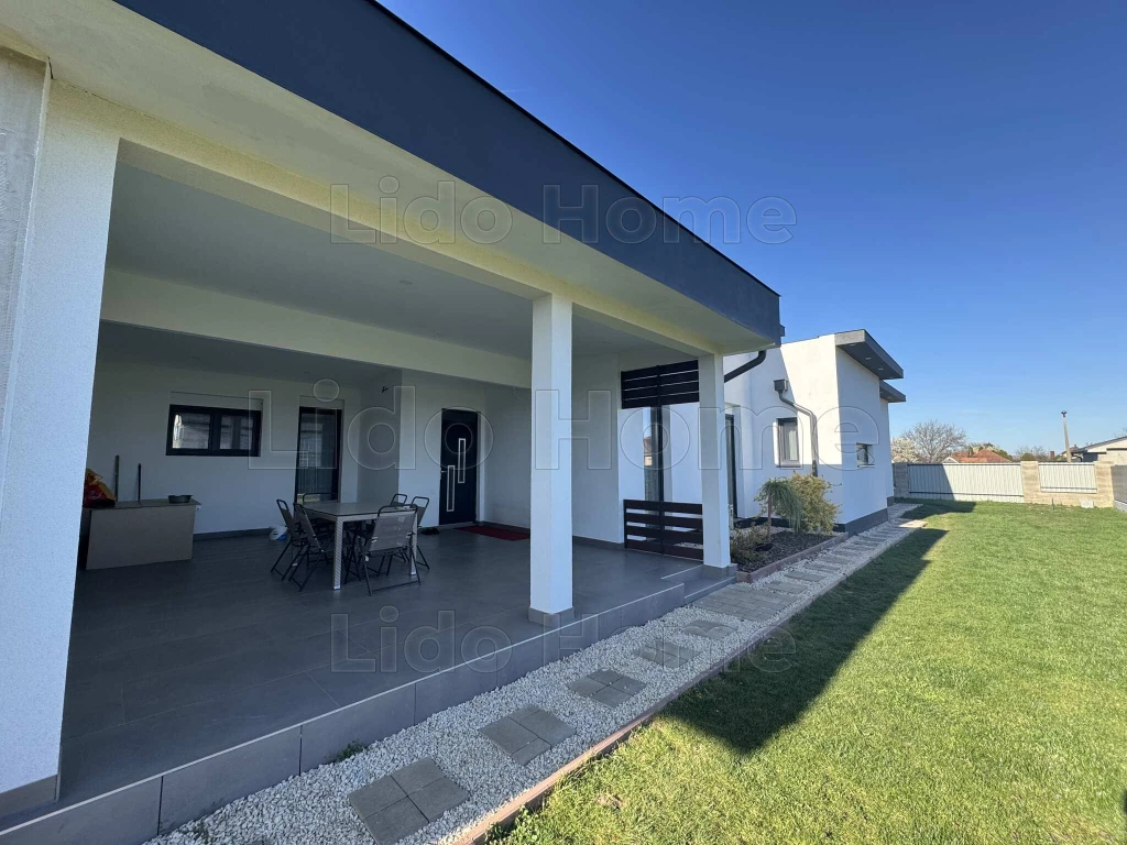 Tágas egyszintes lakóház!