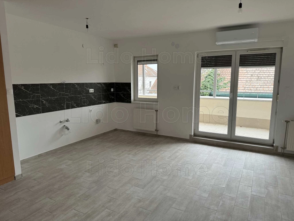 Belvárosi dupla teraszos téglalakás!