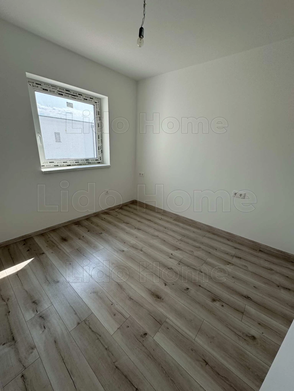 Medencés házban kedvező áron új lakás