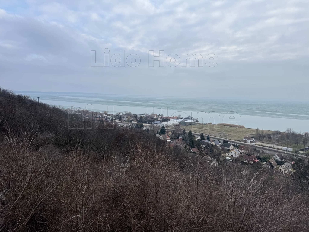 Panorámás ingatlan Balatonkenesén!