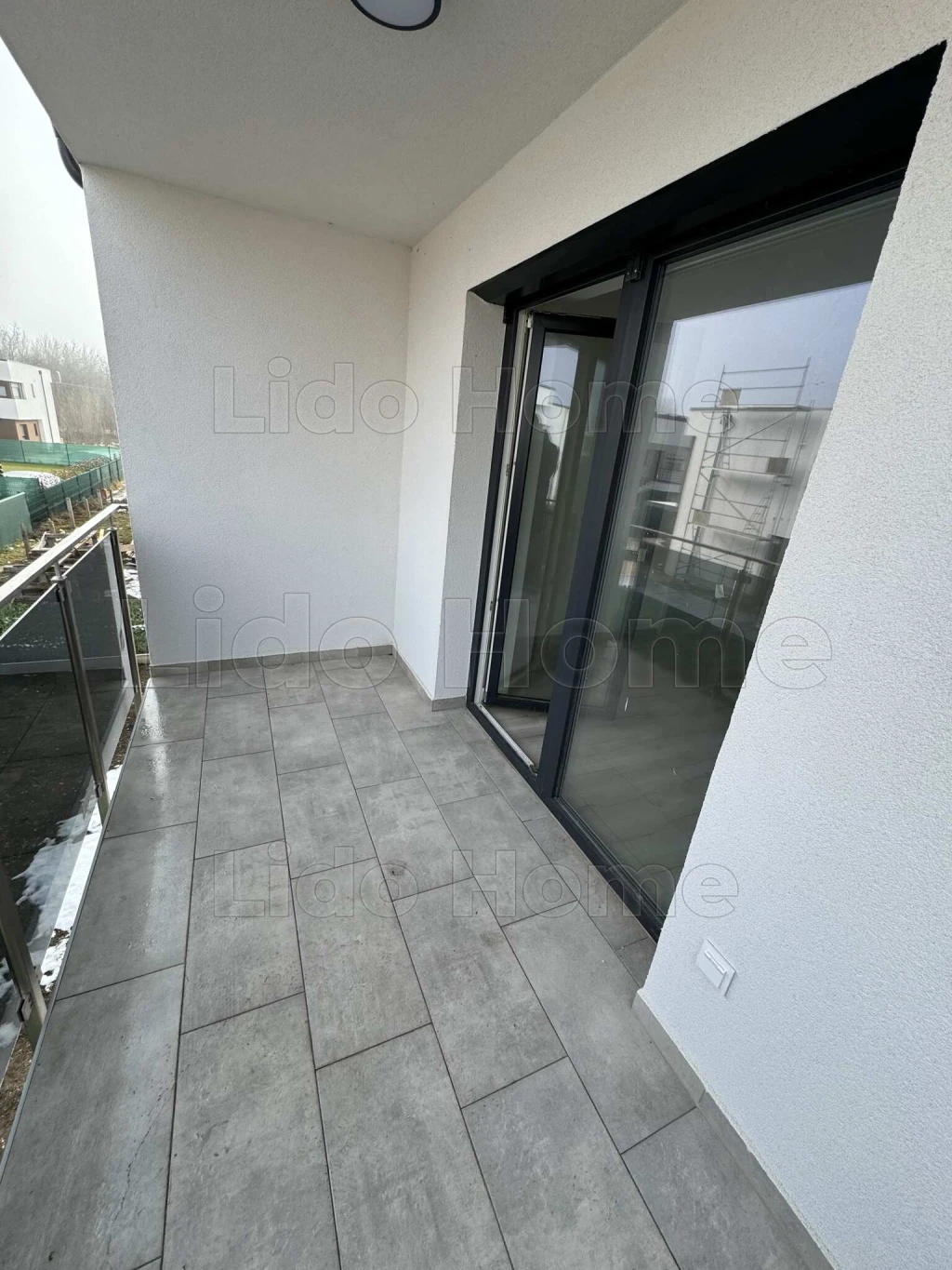 Medencés házban kedvező áron új lakás!