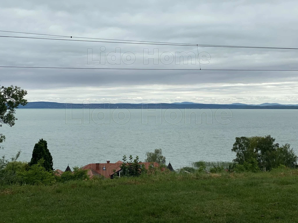 Panorámás telek Balatonvilágoson!