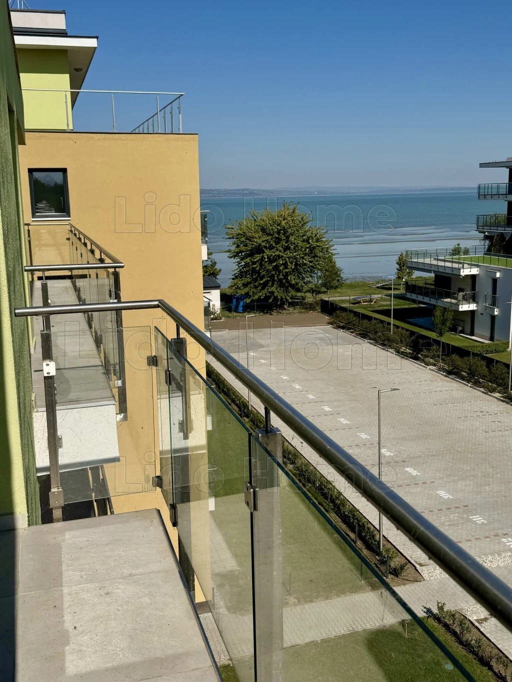 Részpanorámás új építésű lakás Siófok Ezüstpartján, vízpart menti lakóparkban!