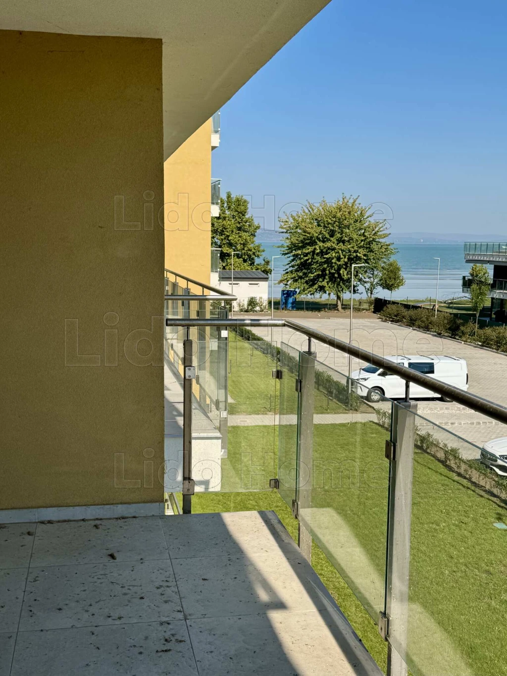 Részpanorámás új építésű lakás Siófok Ezüstpartján, vízpart menti lakóparkban!