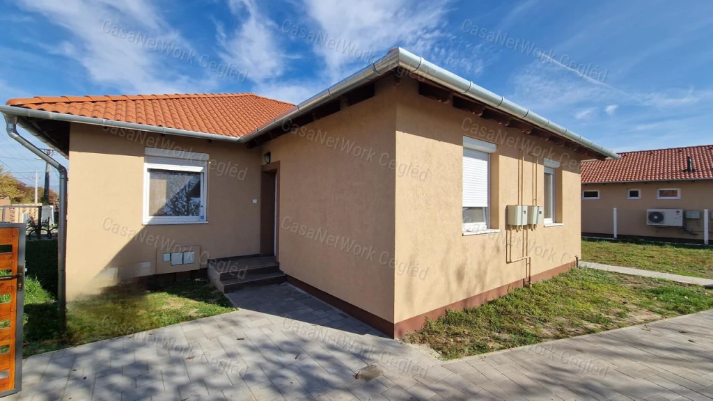 For sale semi-detached house, Cegléd