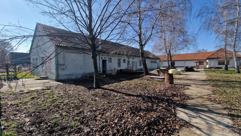 Ipari ingatlan eladó Cegléden!